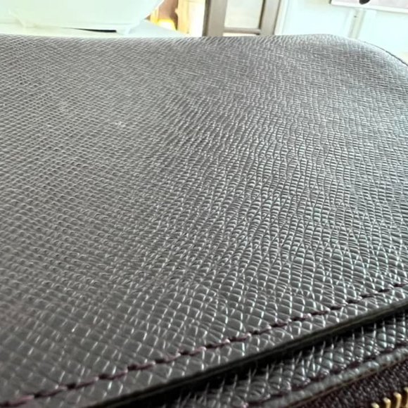 Louis Vuitton Epi leather pouch for men - Picture 5 of 13